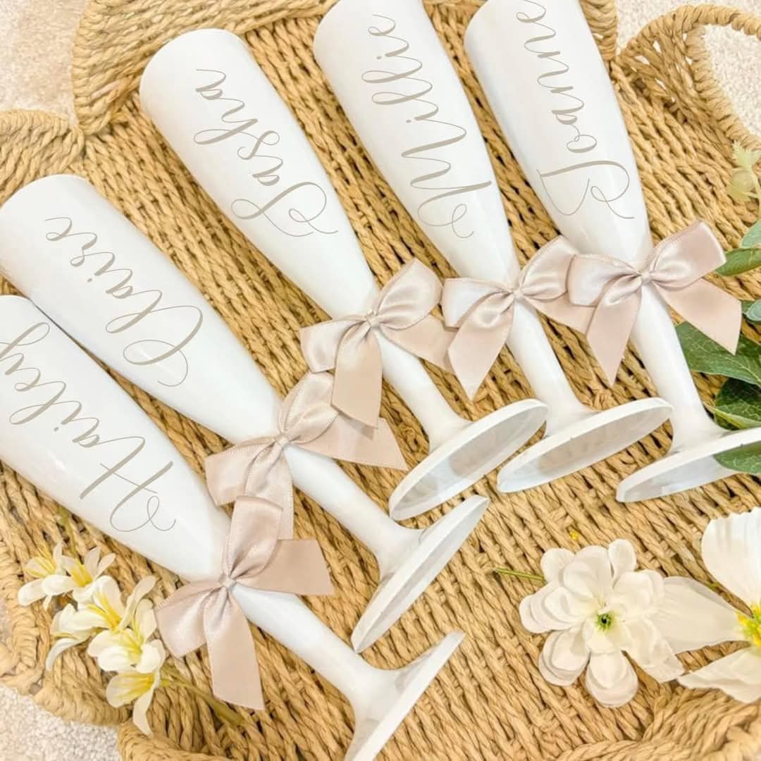 PERSONALISED CHAMPAGNE WEDDING FLUTES