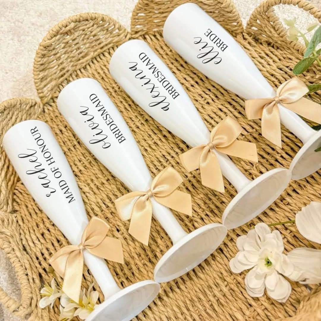 PERSONALISED CHAMPAGNE WEDDING FLUTES