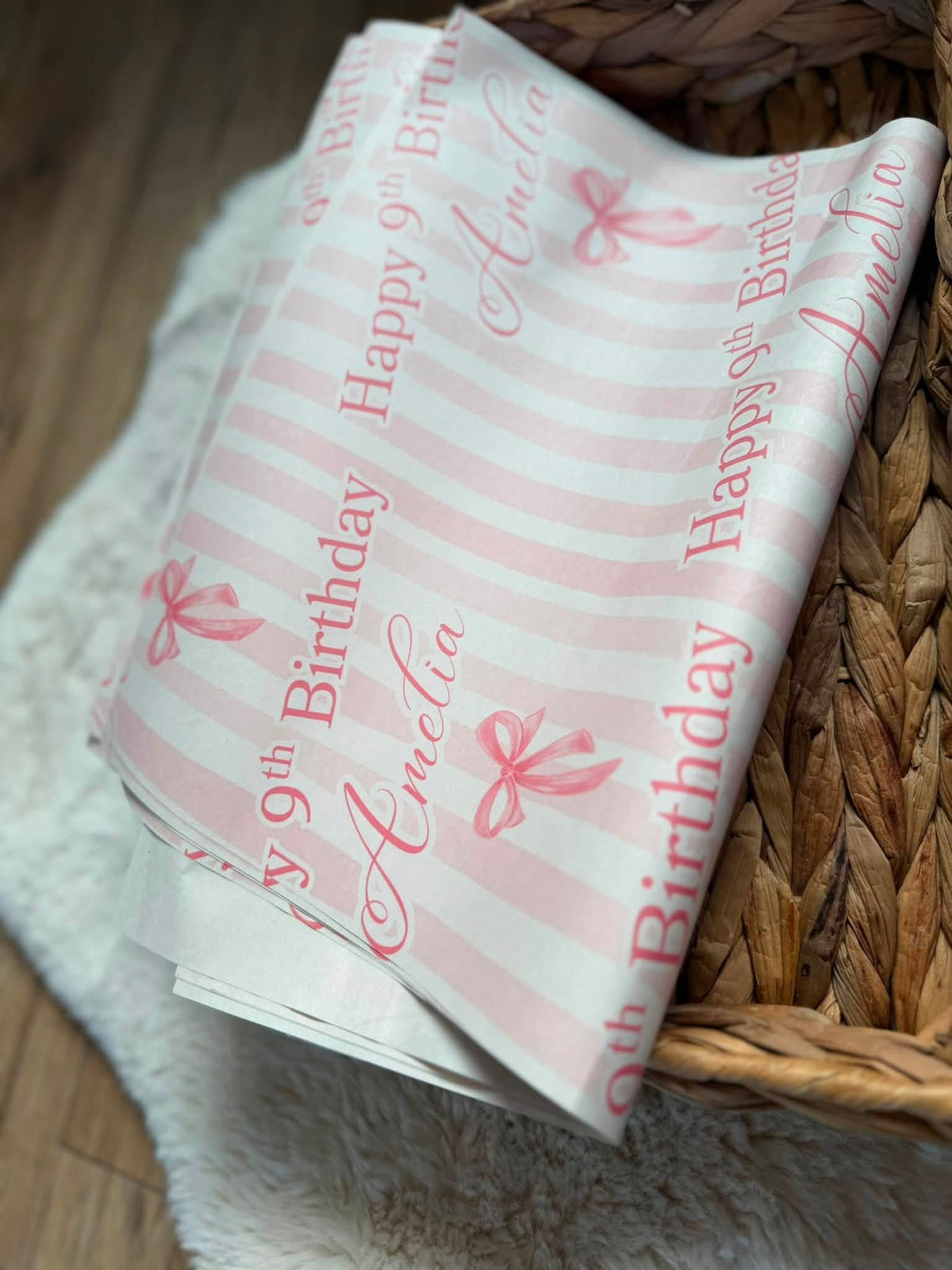 Pink bow wrapping paper