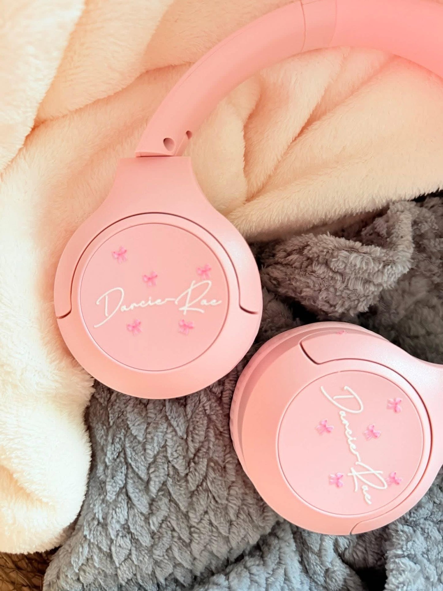 Wireless headphone bow design