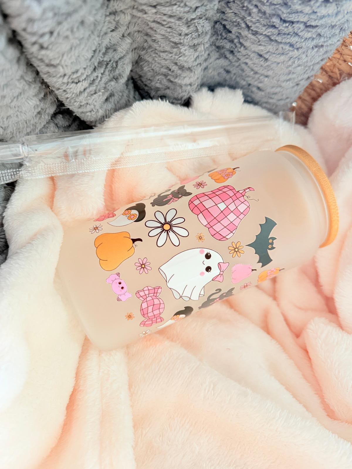 Ghost pumpkin bat design glass can